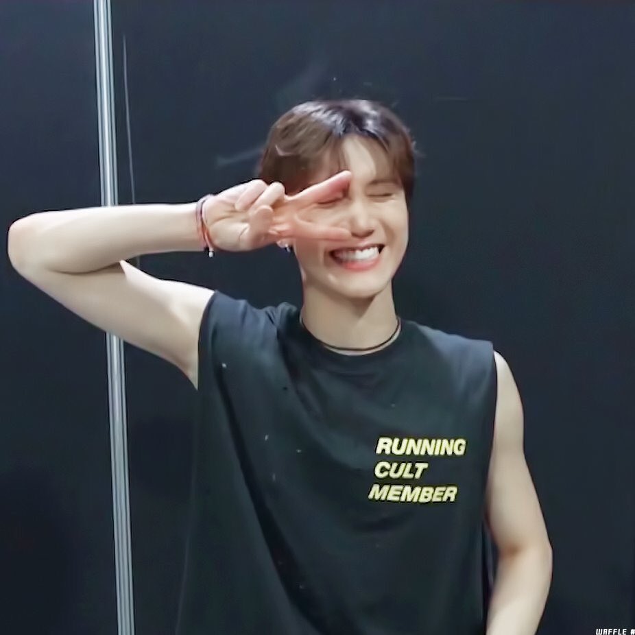 yoichifly's tweet photo. just another moment of me thinking how can Ten's smile makes me the happiest person on Earth.. :(( i love him more &amp;&amp; more each day..♡ https://t.co/AS3WsEJFAN