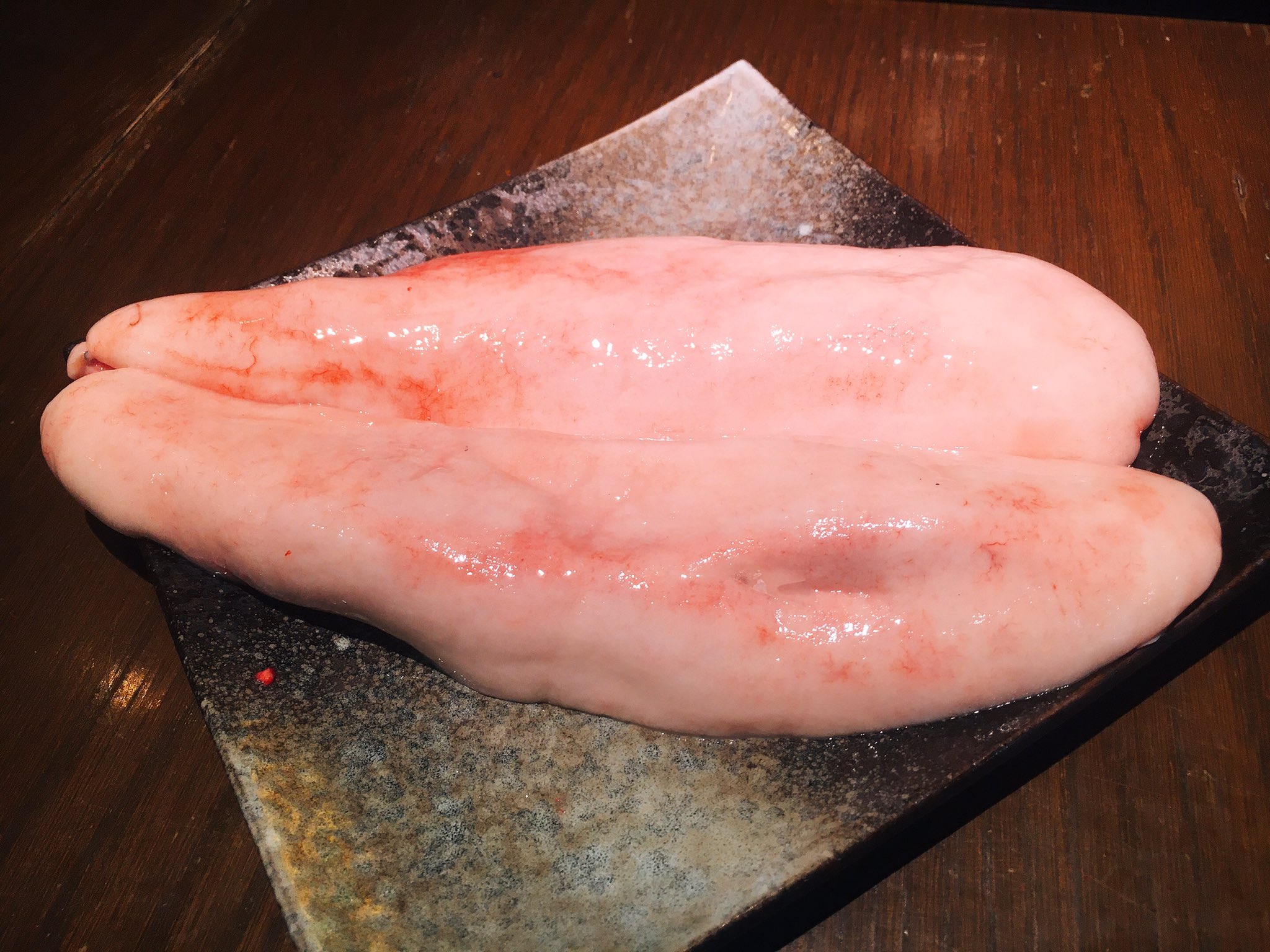 仙川釣よし 最近地味に注目されつつあるボラの白子 入りました ボラといったらカラスミ 精巣 ですが 白子もうまいんです 本日は天ぷらでご提供致します とろりクリーミーで旨いんですこれが 釣よしにお越しの際はぜひ味わってみて下さ い O 釣