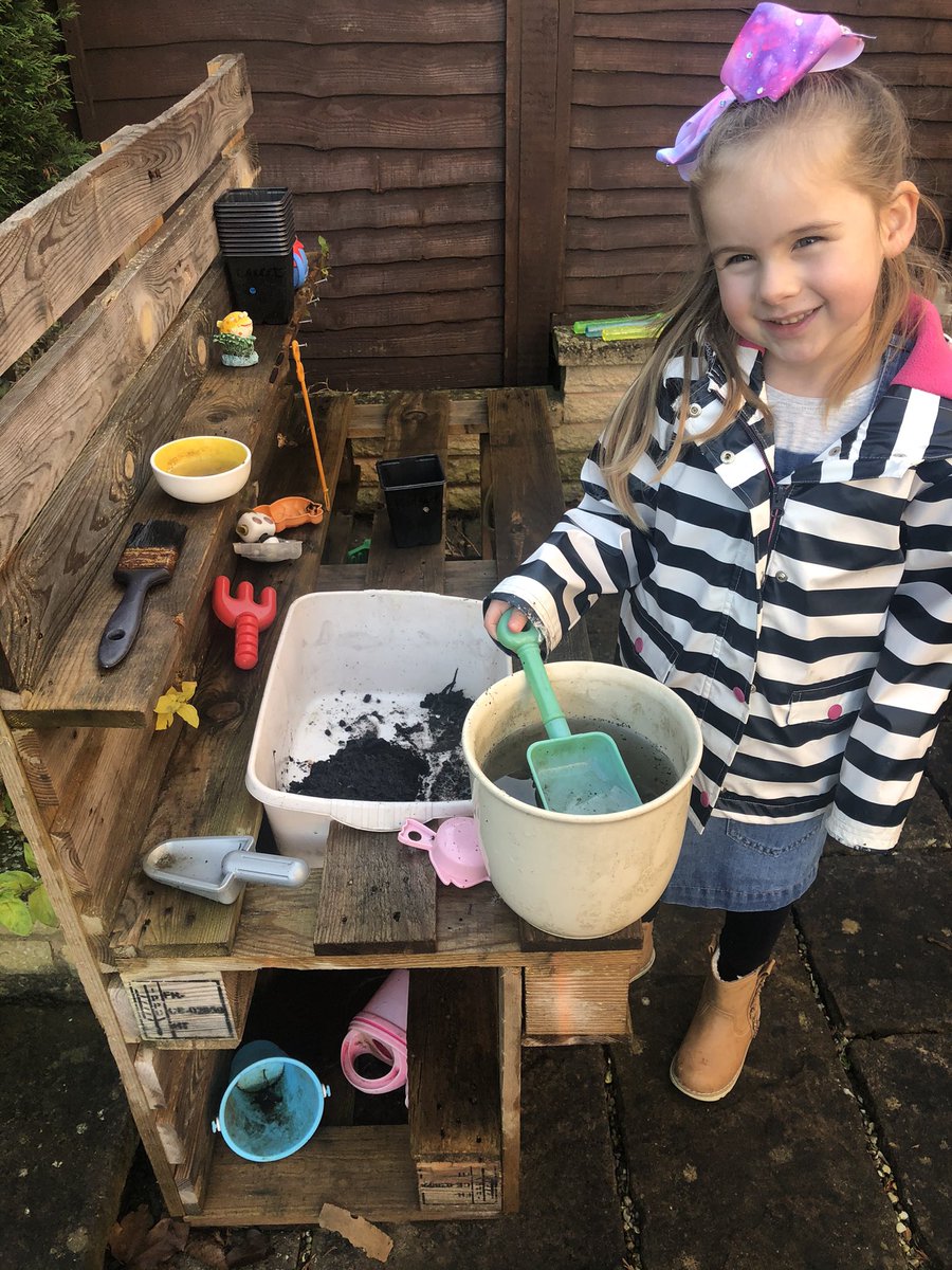 Never too early for a mud pie 😋<a href="/meadow_one/">1SE and 1H</a>