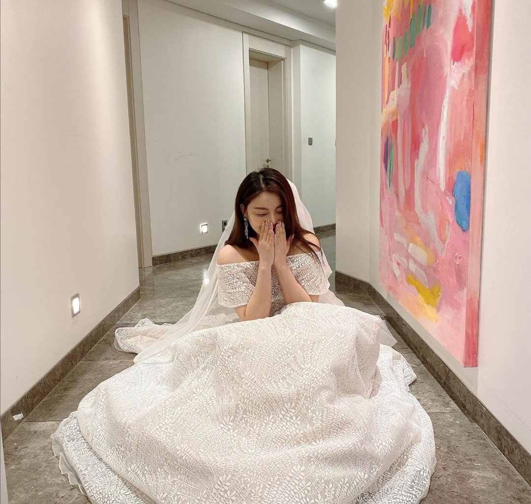 Aileeluna27's tweet photo. Ailee's IG update. I want to see Ailee get married and become a beautiful, blushing bride.

But unfortunately no man is good enough for my baby 😂 https://t.co/ognbG5HI8h