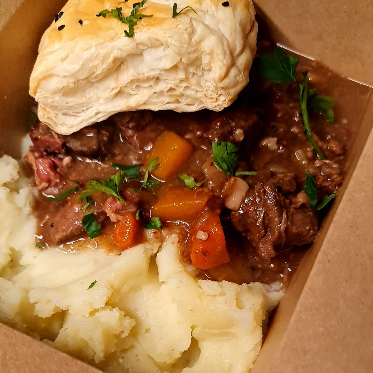 TheRedshankUK's tweet photo. Oh it's definitely that time of year for a dish like this 😋
Ardgay game venison shoulder slow cooked with smoked bacon and lots of root vegetables!
With a horseradish mash & puff pastry...
Find us at the bus stop outside Aldi, Inshes from 5pm...
#venisonstew #localproduce https://t.co/ZM70uv0imZ