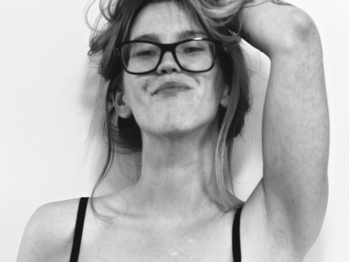 I'm online right now on Skyprivate - pay-per-minute system for Skype live shows. Call me right now in