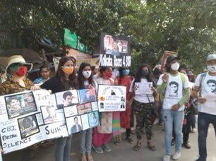 rupali2312's tweet photo. Kolkata ROARS the LOUDEST even today for Sushant !! 

Few Pictures from the Protest happening there led by @iravitiwari bhaiya ! Thank you for sharing the Pictures  🙏
#JusticeForSushantSinghRajput 
@Dev_Fadnavis @DoPTGoI we needs updates ! @pradip103 @republic @sucherita_k https://t.co/GiQUlFWbkF