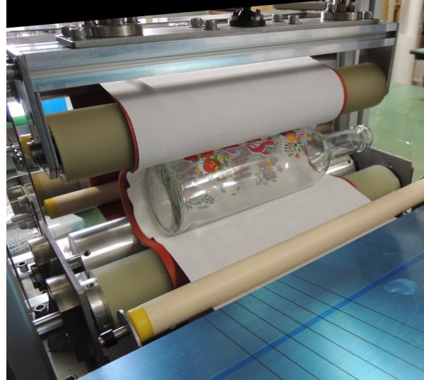 sanryucom's tweet image. シンプリ円筒物転写とUV印刷との比較記事 sanryunews.com/2020/11/10/sim…
コスト比較を絡めて、UVプリンタで円筒形物体への印刷を検討するお客様へシンプリシステムの円筒転写機をお勧めする記事。シンプリ転写は手作業で始めることも可能ですが、円筒転写機の導入でコスト、作業効率でUV印刷より有利です。