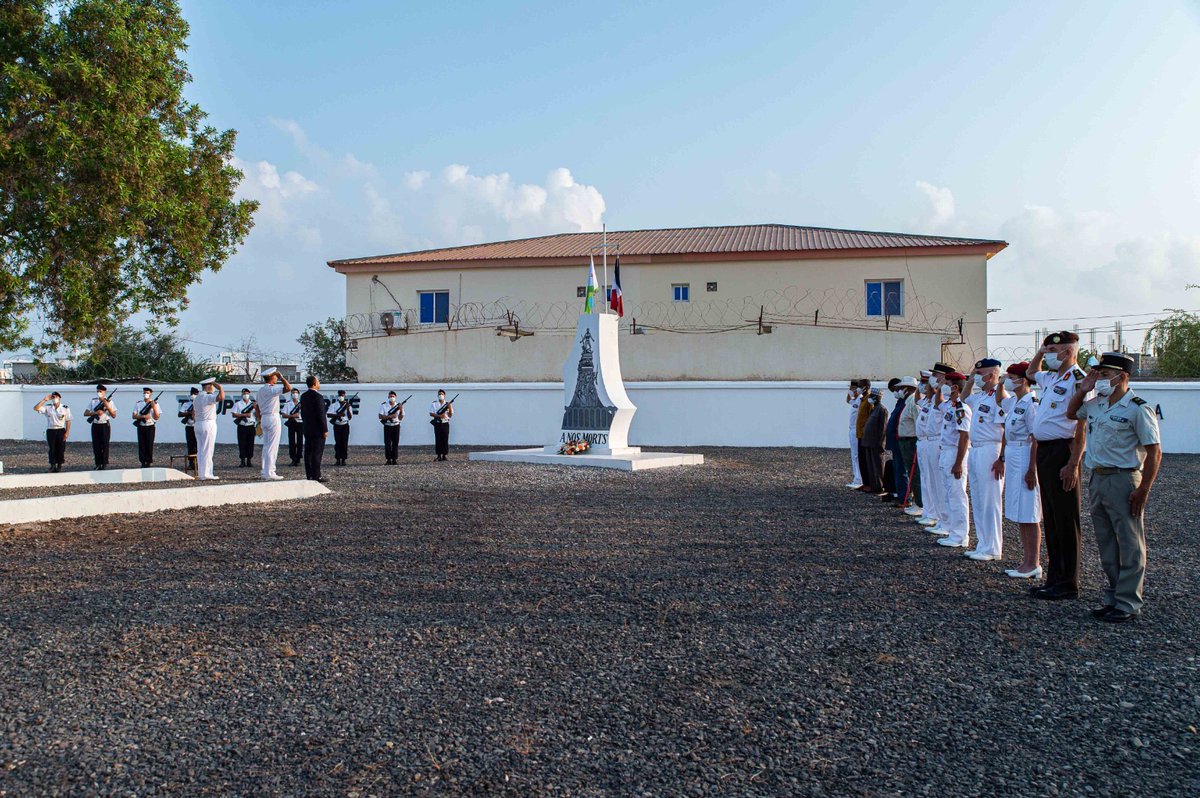 FranceaDjibouti's tweet image. 🔔Les cérémonies, au carré militaire du cimetière de #Gabode et au @5riaom, ont été l'occasion de rendre hommage aux soldats morts pour la France et de se souvenir ensemble de l'armistice marquant la fin de la Première Guerre Mondiale.