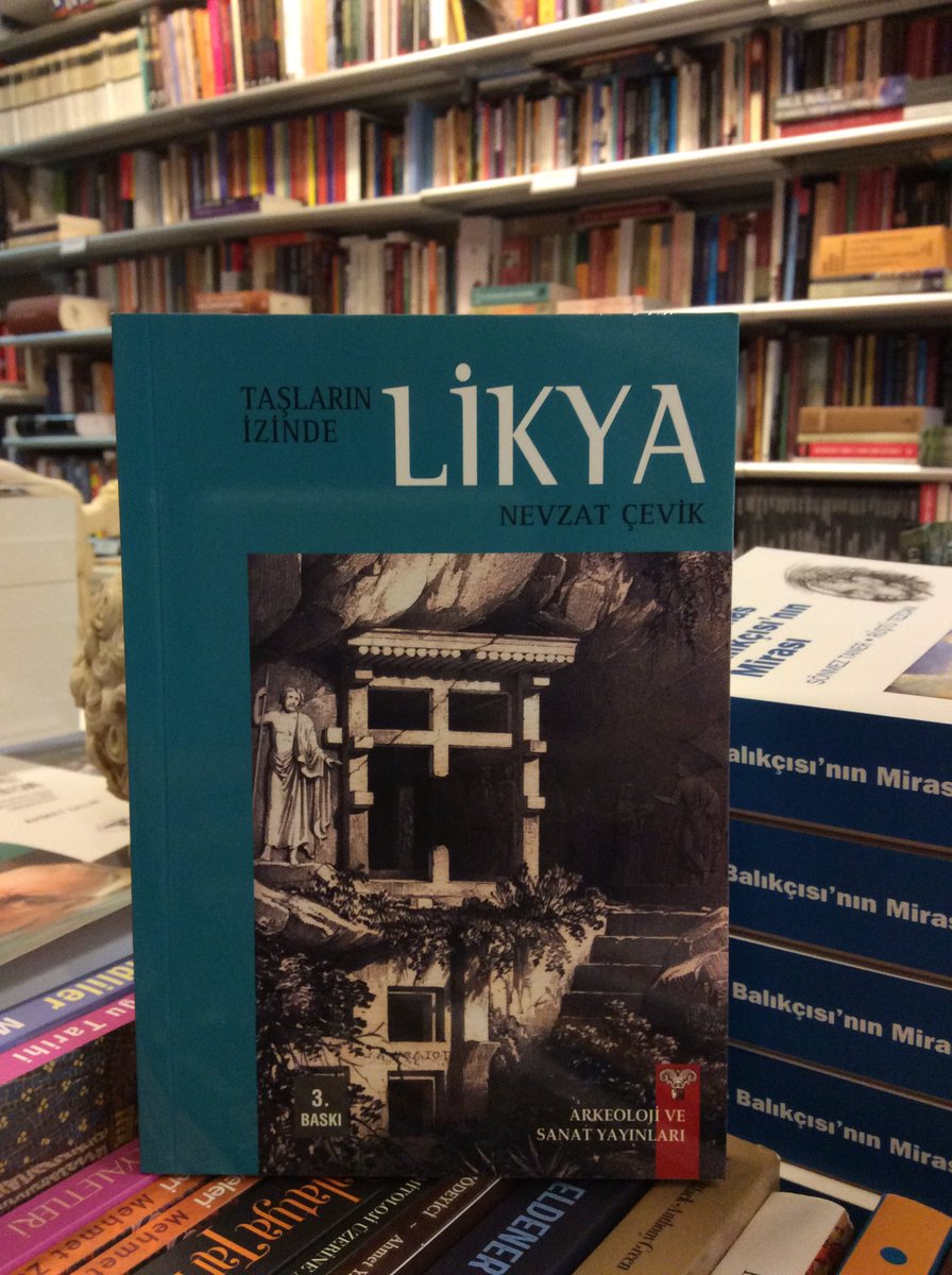 arkeo_pera's tweet photo. “Beni bulamazsan, eşyalarımı bulacaksın. Parmak izlerimiz değecek birbirine...” Işık ülkesinden herkese günaydın 💫🌞🍁📚✨ 🍂 https://t.co/ccTMSut6Sf