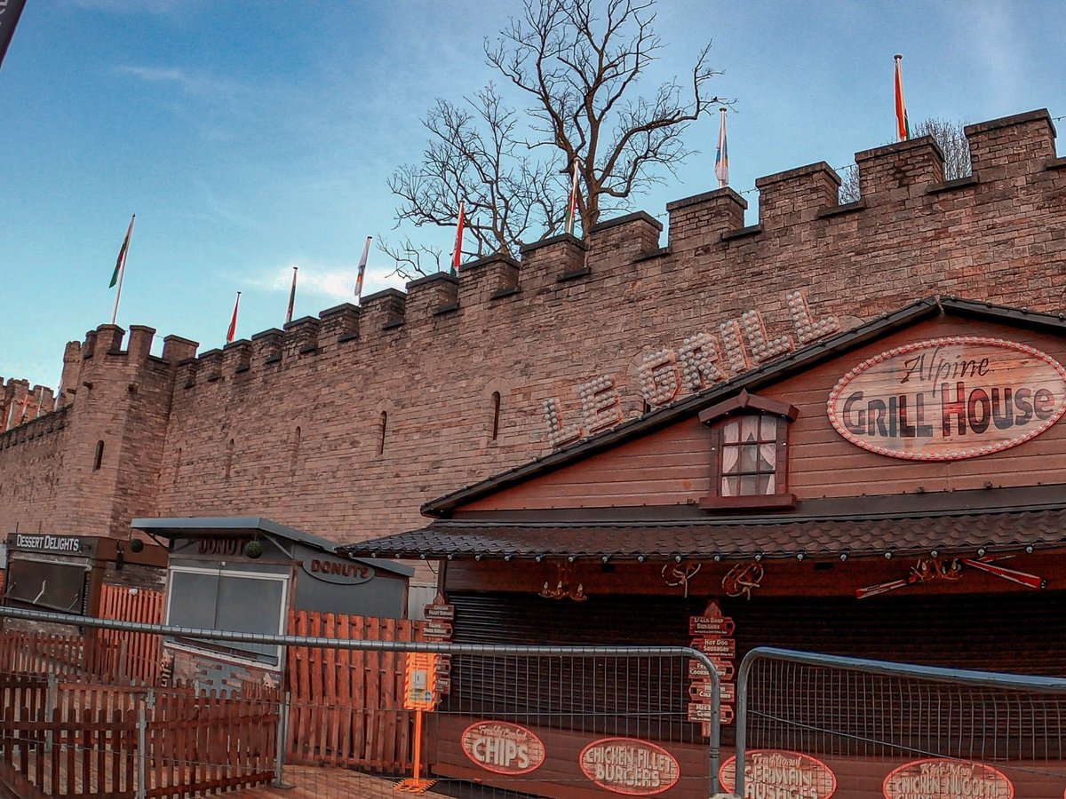itsoncardiff's tweet photo. More festive cheer this morning, Christmas at the Castle opens today! 🎄⛸🍷

An open-air Ice Walk, outside seating booths and fire pits for toasting marshmallows. 🔥 🙌🏻🙌🏻🎄

#CardiffWinterWonderland #SkateCardiff #ChristmasattheCastle https://t.co/L3H2uoLnbu