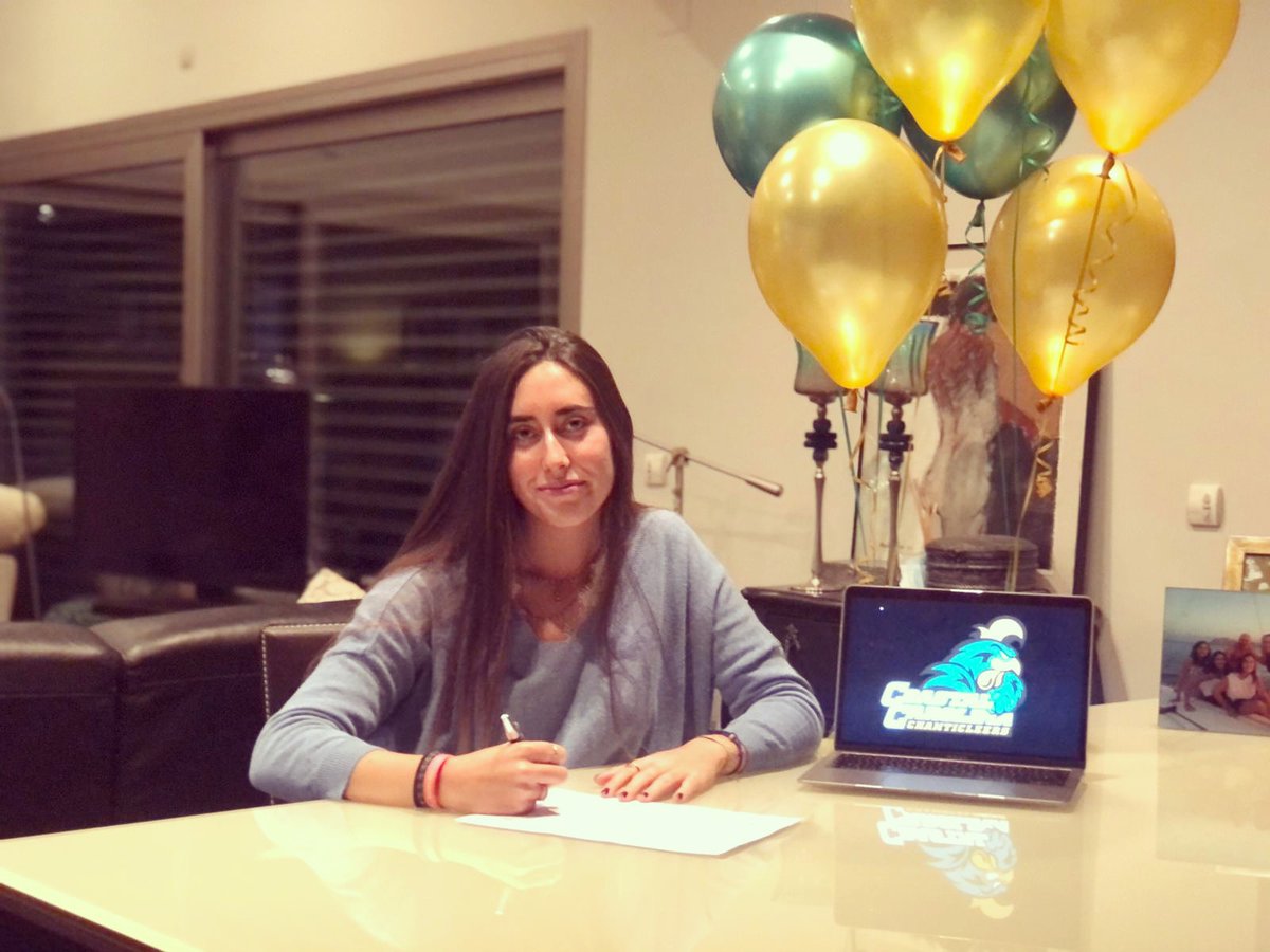 🔏 📝 ¡La valenciana Sara Sarrión formará parte de los #Chants! 🦅 💙 Gracias a su pasión por el golf 🏌️‍♀️ compaginará sus estudios y entrenamientos en #Coastal #Carolina #University con una beca deportiva. 🏫 📚 

Enhorabuena Sara ¡Te deseamos lo mejor! 👏🏼 🍀 ⛳