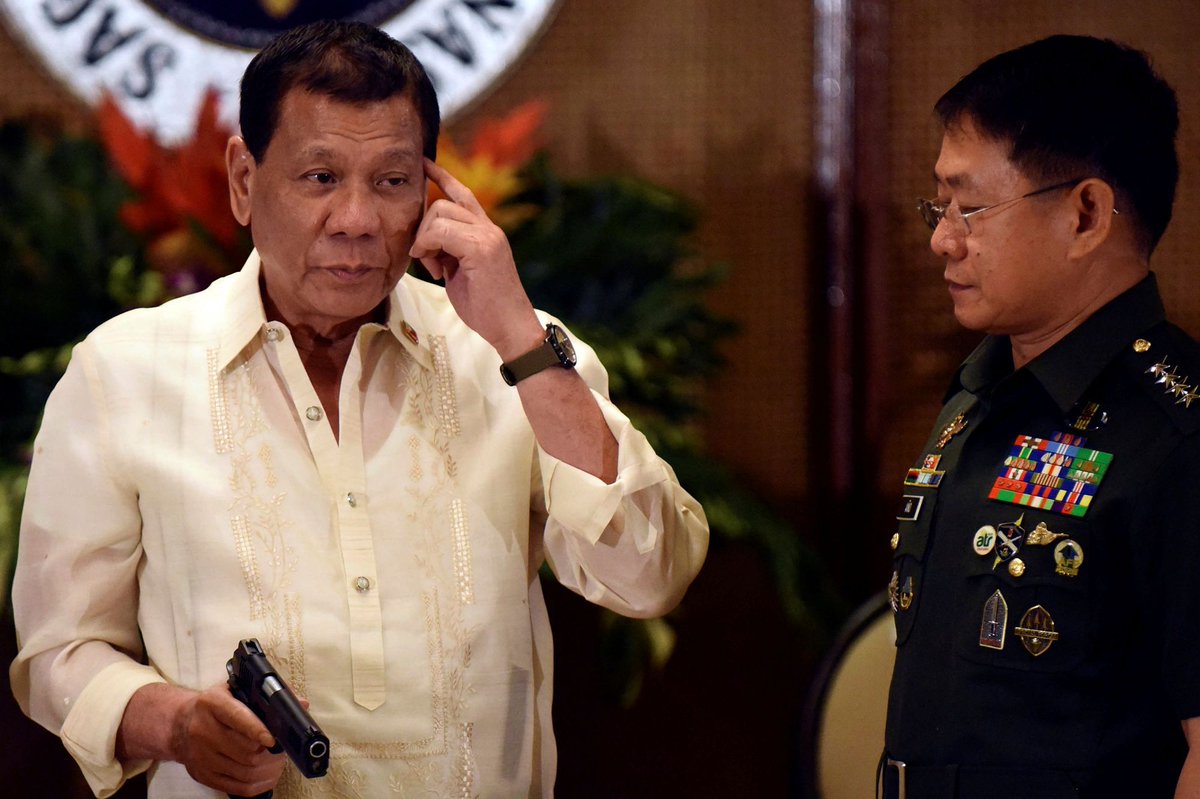 Le président Duterte agacé par les problèmes de circulation lors de la venue du Pape François déclare : "Il nous a fallu cinq heures pour aller de l'hôtel à l'aéroport, je voulais l'appeler et lui dire, le pape fils de pute, rentre chez toi et ne viens plus en visite."