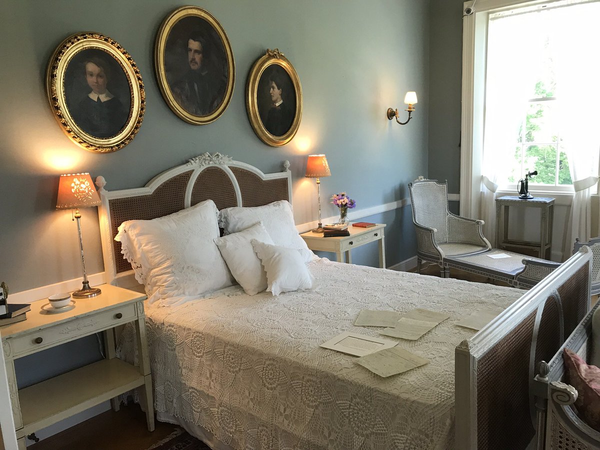 DeaBirkett's tweet photo. Wise woman @TheMountLenox #Museum30 #Workspace #WorkFromHome #WorkInBed https://t.co/WZdO9gFNBl