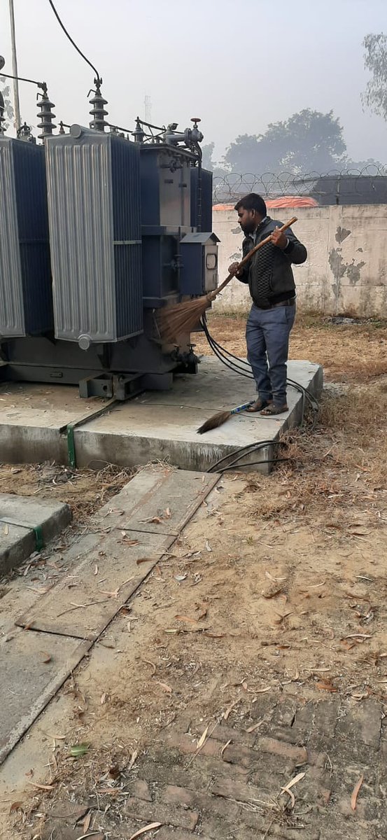 pvvnlmuzafarngr's tweet photo. @mduppcl
@MdPvvnl
@Chief_SRE_Zone
@seedcmzn
@EE_EDD2MZN
#jagmagdiwali
Preventive maintenance work before deepawali under EDD-2 Muzffarnagar https://t.co/dFfO27Oj2T