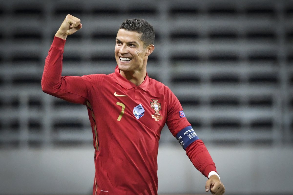 UEFAEURO's tweet photo. 🇵🇹 Cristiano Ronaldo for Portugal = 🔥🔥🔥

😮 Before turning 30:
👕1⃣1⃣8⃣ Games
⚽️5⃣2⃣ Goals

😱 Since turning 30:
👕5⃣0⃣ Games
⚽️5⃣0⃣ Goals

#EURO2020 https://t.co/J7UVYOuQNk