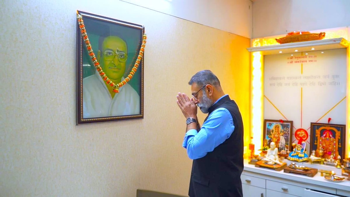 SandipJoshiNGP's tweet photo. वडील दिवाकरराव जोशी यांच्या स्मृतीला अभिवादन!
#GraduateConstituencyElection #MLCElection2020 #MLCElection #पदवीधर #SandipJoshi https://t.co/68DRfeNsns