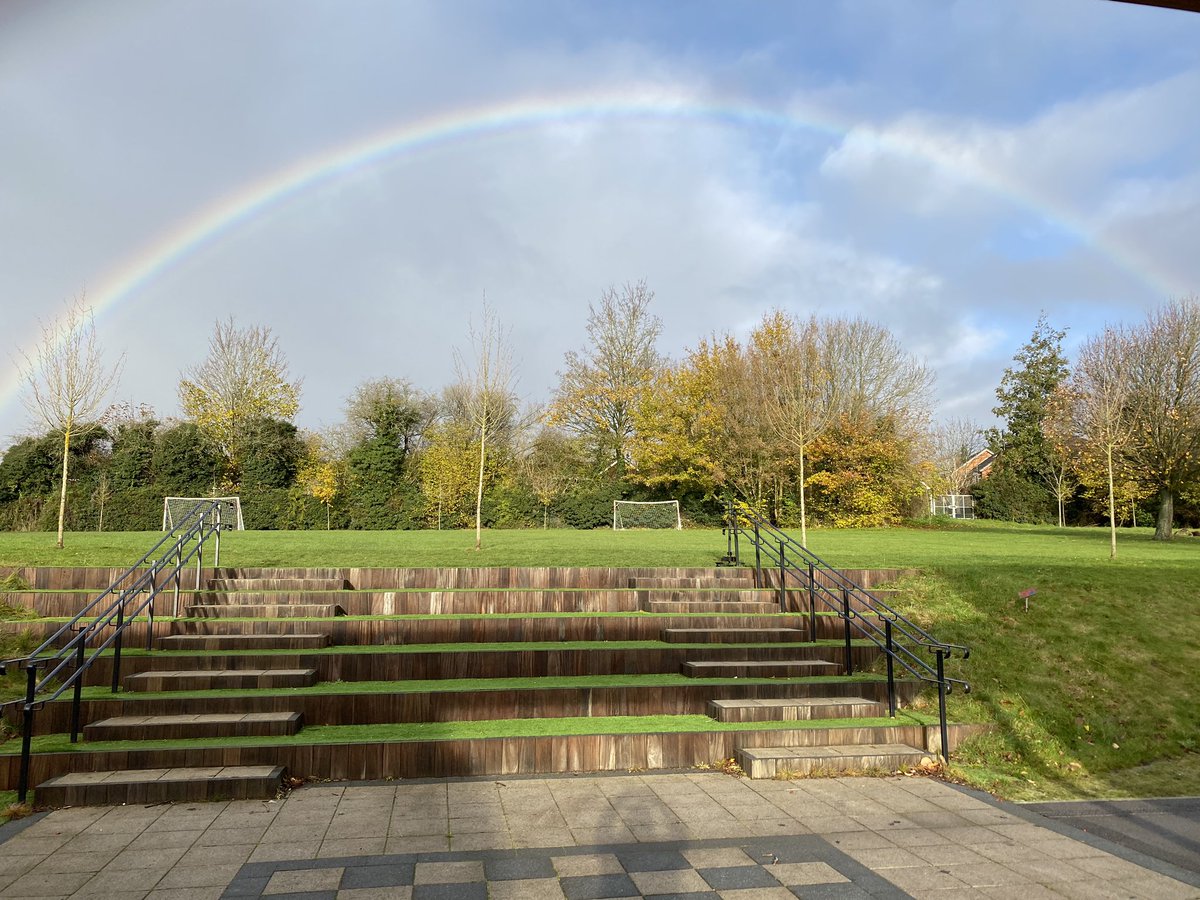 PrimaryButts's tweet photo. Happy Thursday everyone- we just had the most beautiful rainbow over our school field. #rainbow #schoolfield #Alton #Hampshire https://t.co/36wY1BsB2L