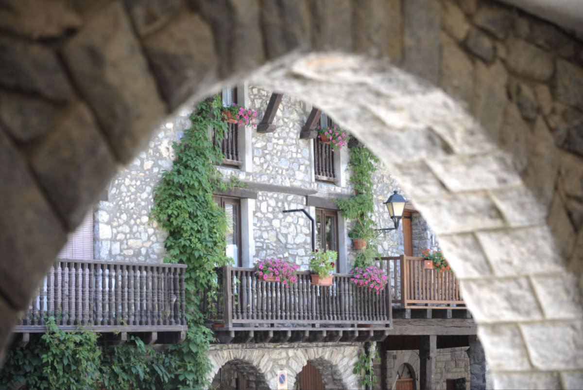 viurearural's tweet photo. Has pensat mai viure al #Pirineu, a les comarques de l'Alt Urgell o la Cerdanya? #alturgell #lacerdanya #viurearural #repoblem #catalunyarural
Si vols assessorament directe per fer el pas t'has de dirigir a la seva antena d'acollida:
☎️973 35 57 98
📩cauc@cauc.cat https://t.co/5eZKt6shb4