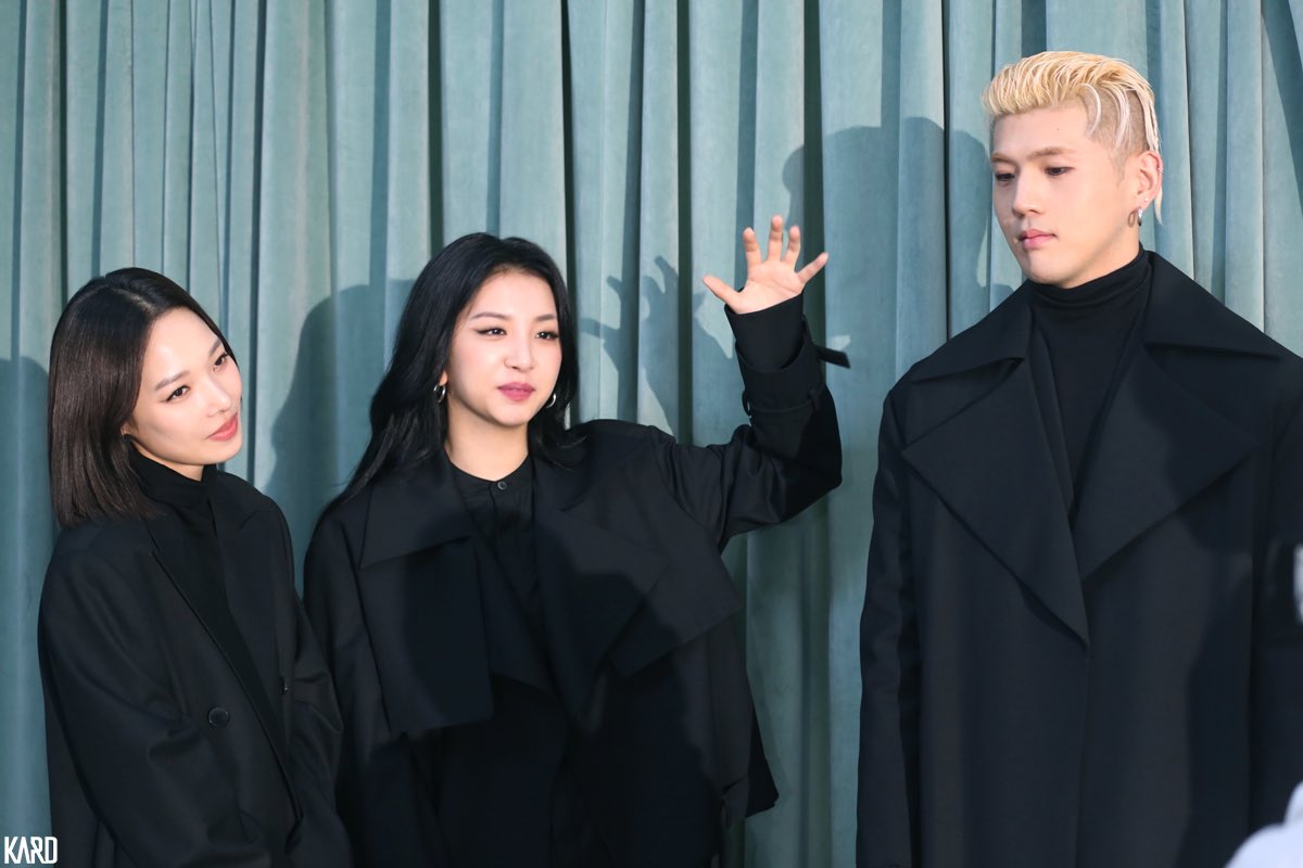 [#KARD]
멋짐 폭발 BLACK KARD🖤 KARD 블랑드누아 쇼필름 촬영 현장 비하인드!
▶ vlive.tv/post/1-19885230

#BM #SOMIN #JIWOO
#카드 #비엠 #전소민 #전지우
#블랑드누아 #BLANCdeNOIRS