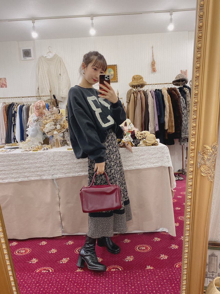 本日もご来店ありがとうございました！

店頭コーデの紹介です🌷
秋冬物沢山入荷しております！
お近くに来た際は
是非お立ち寄りください❤︎

明日も12:00～19:00で
お待ちしております！