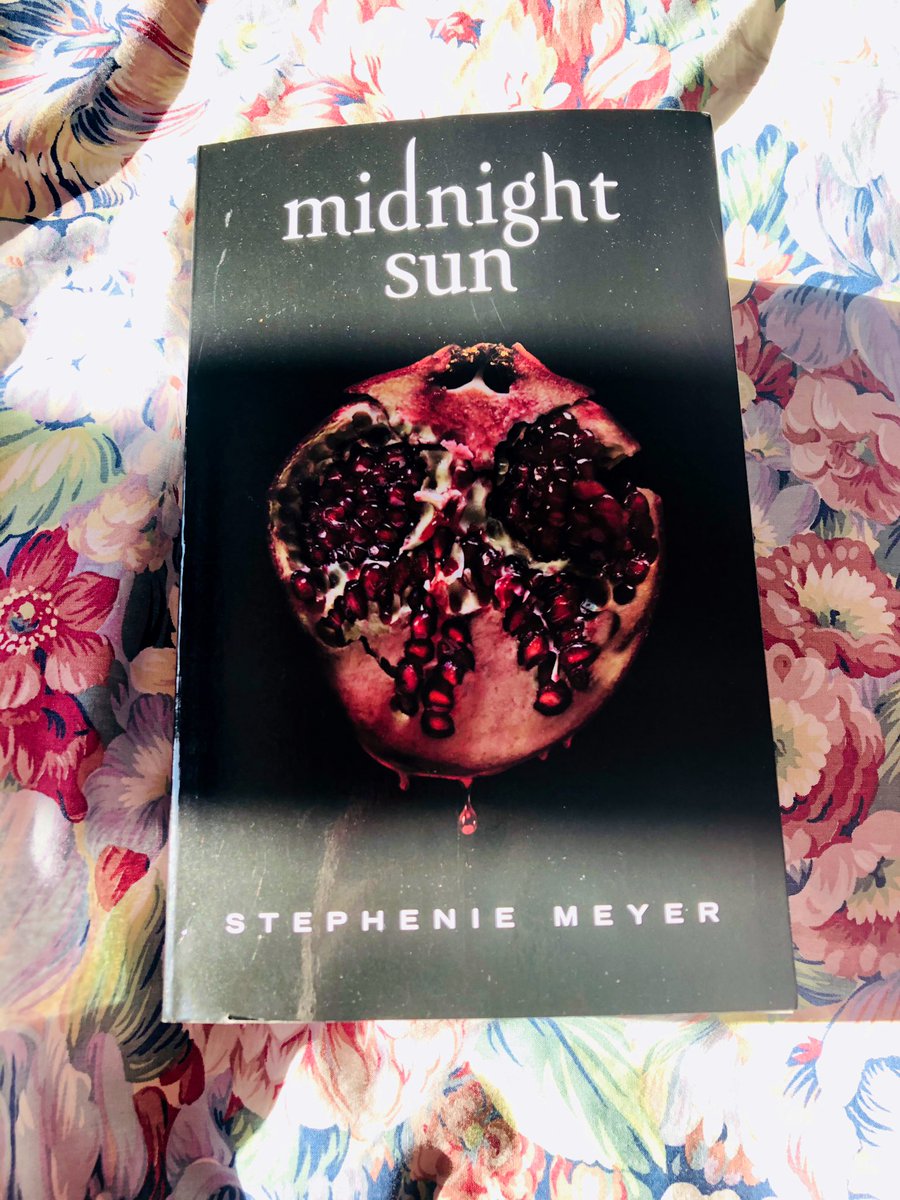 Bien après la saga  @Twilight , on se lance dans #MidnightSun de #StephenieMeyer près de 800pages à dévorer de quoi en avoir pour un moment !  📖👌🏼
