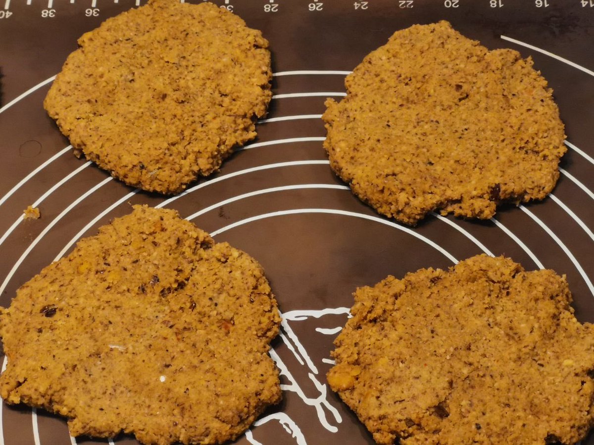 JojoSekri's tweet photo. JojoCookingMagic Homemade Vegan patties 🥰❤️😊
JojoCookingMagic Recipe
#veganpatties #chickpeas #yellowsplitpeas #redlentil #spices #calamansipuree #halalfood #vegan #ownrecipe #naturalingredients #nofoodcoloring #lovefoods #foodie #healthyfood #homemade #nomsg #homecooked https://t.co/ilA0LMoL3g