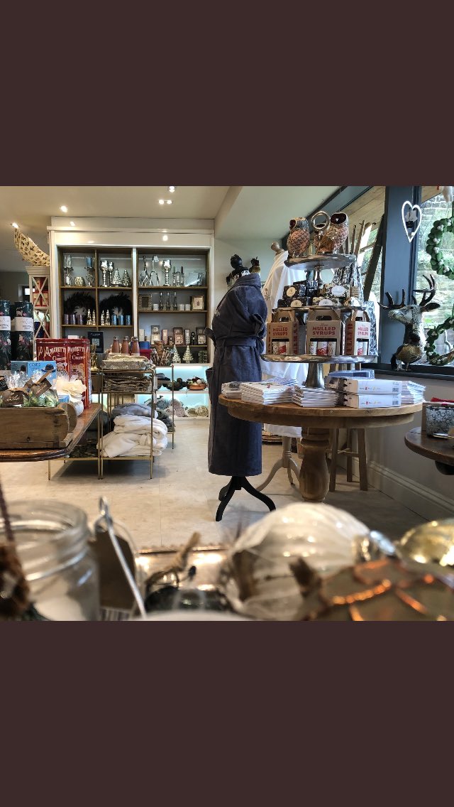 queenie_mag's tweet photo. If you’re hankering after country class, Swinton Estate Venison burger, bearnaise sauce &amp; brioche bun is currently on the take out menu @swintonestate. Plus their online shop is full of fab gifts if you’re all zoomed out &amp; want a little retail therapy. #ladidalockdown https://t.co/7cBYs9SrZa