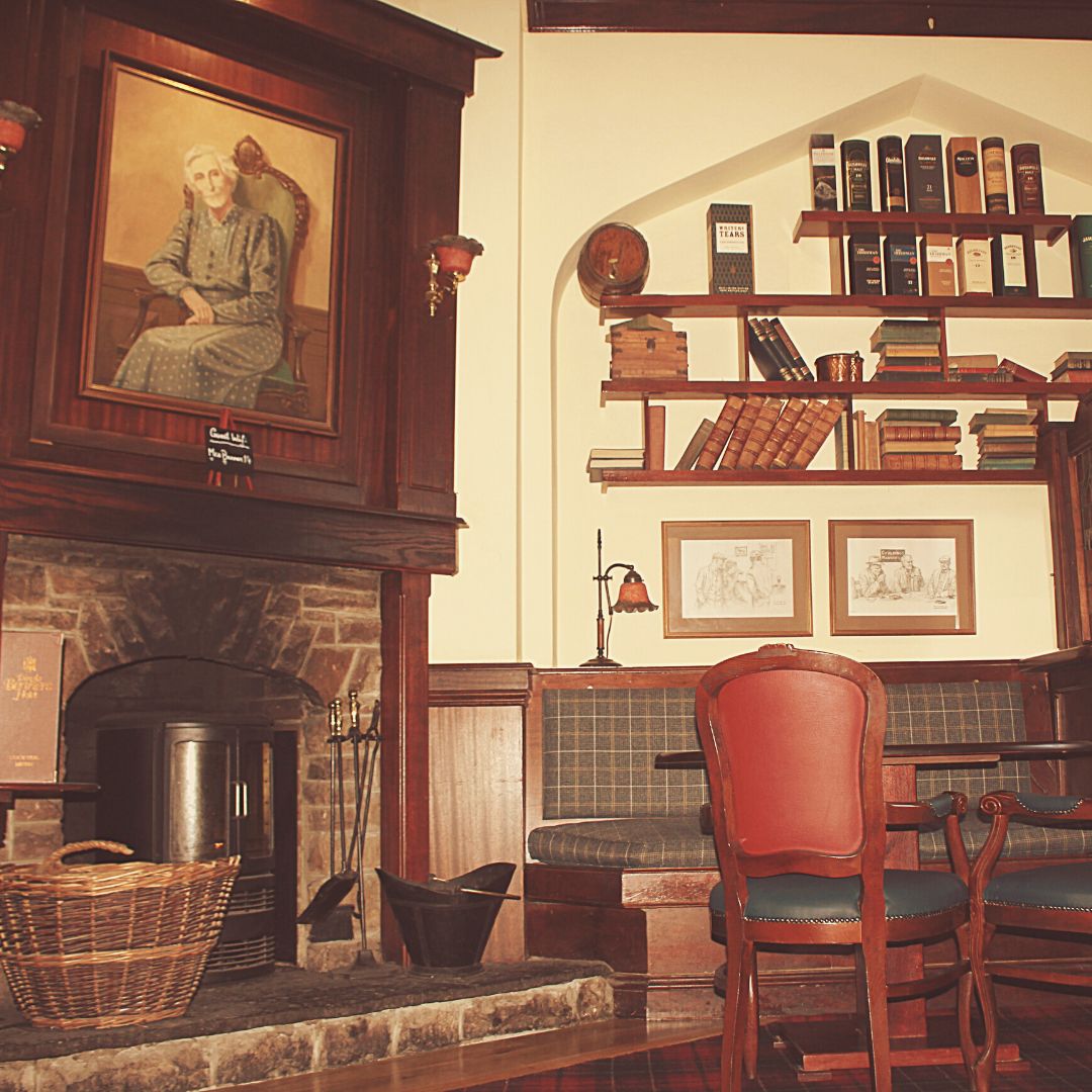 DingleBenners's tweet photo. Dreaming of this moment, sitting by the fire in #MrsBennersBar with your favourite person, drinking a festive drink, and laughing until your tummy hurts ๐
Who would bring? #TagBelow ๐ป ๐ฅ
#DingleBennersHotel #OriginalIrishHotels #OriginalIrishThursday https://t.co/QIOsY6F5rR