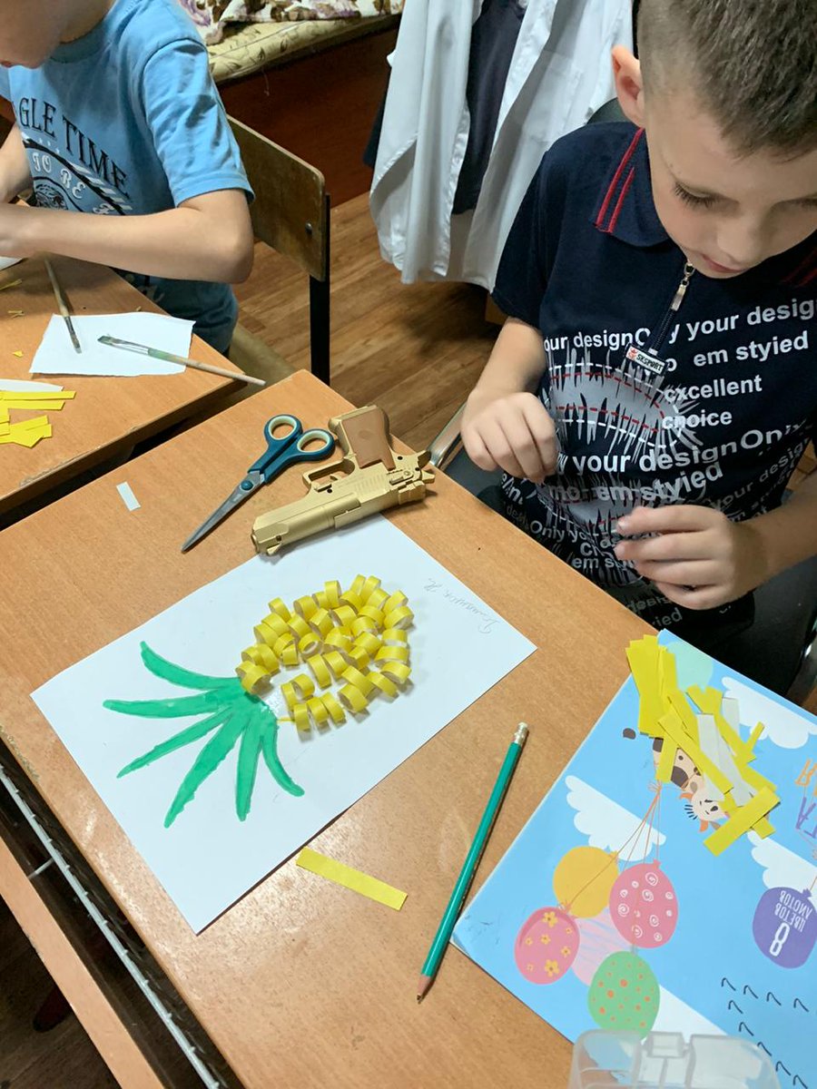 DetiPravda's tweet photo. Поделки из бумаги могут быть самыми разнообразными. Это – дары природы, животные, цветы, игрушки и конечно всё то, что вызывает приятные ассоциации.  
Старшим воспитанникам ГКУ СО МО «Пушкинский СРЦН» был предложен мастер-класс «Поделки из бумаги». https://t.co/ZW9kPH39lp