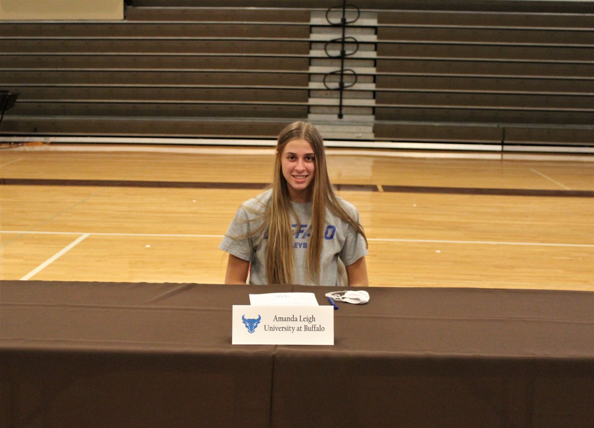 CoachBrianLebo's tweet photo. #NationalSigningDay for three of our student-athletes, Jordan, Maria, and Amanda.
#NationalSigningDay2020
#APTC
#APTCStrength
#TrainWithAPTC
#Volleyball
@paduafranciscan
@PaduaAthletics
@PaduaBruinsVB
@UBCommunity
@NSUFlorida
@NSU_VB https://t.co/5vNabokMUv