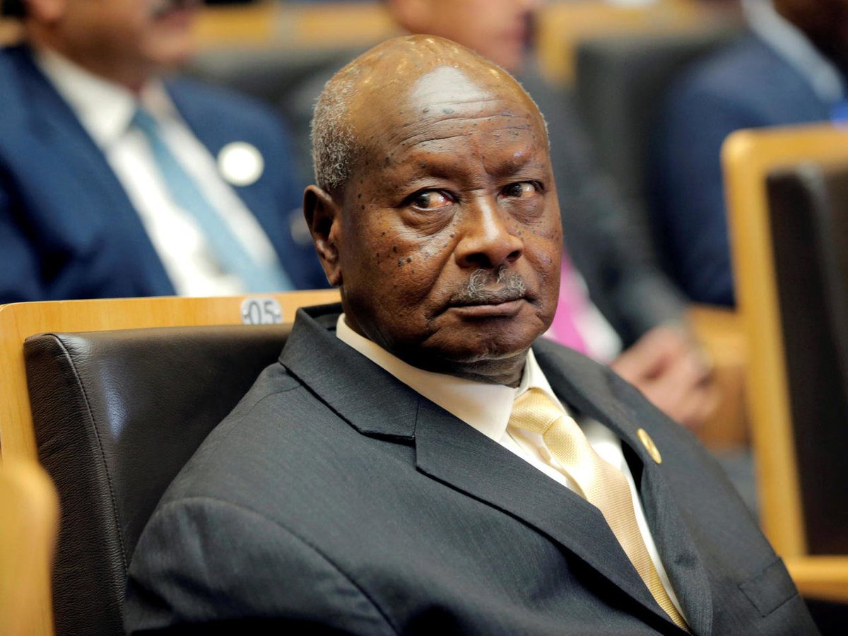 Yoweri Museveni président de l'Ouganda à propos des élections dans son pays : "Certaines personnes pensent qu'être au gouvernement pendant longtemps est une mauvaise chose mais c'est faux, plus vous restez plus vous apprenez. Je suis devenu expert en gouvernance."
