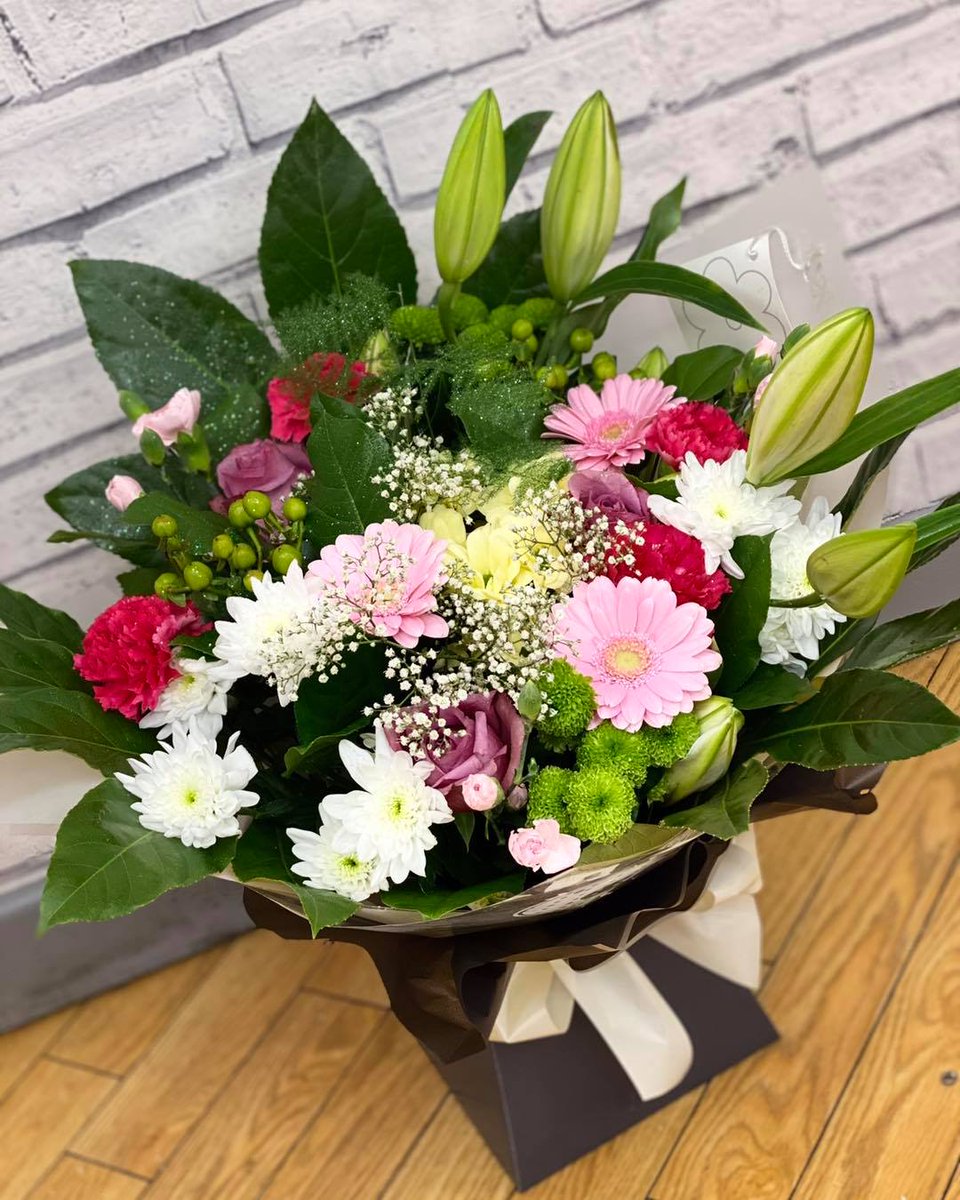 WirralCouncil's tweet photo. 🛒 Attention shoppers! 🛒

Many Birkenhead Market sellers offer a free delivery service if you'd prefer to have your shopping delivered straight to your door. 

Simply call the store to place your order 🐠🍎🍞🍗 https://t.co/uW9KIi1v8a