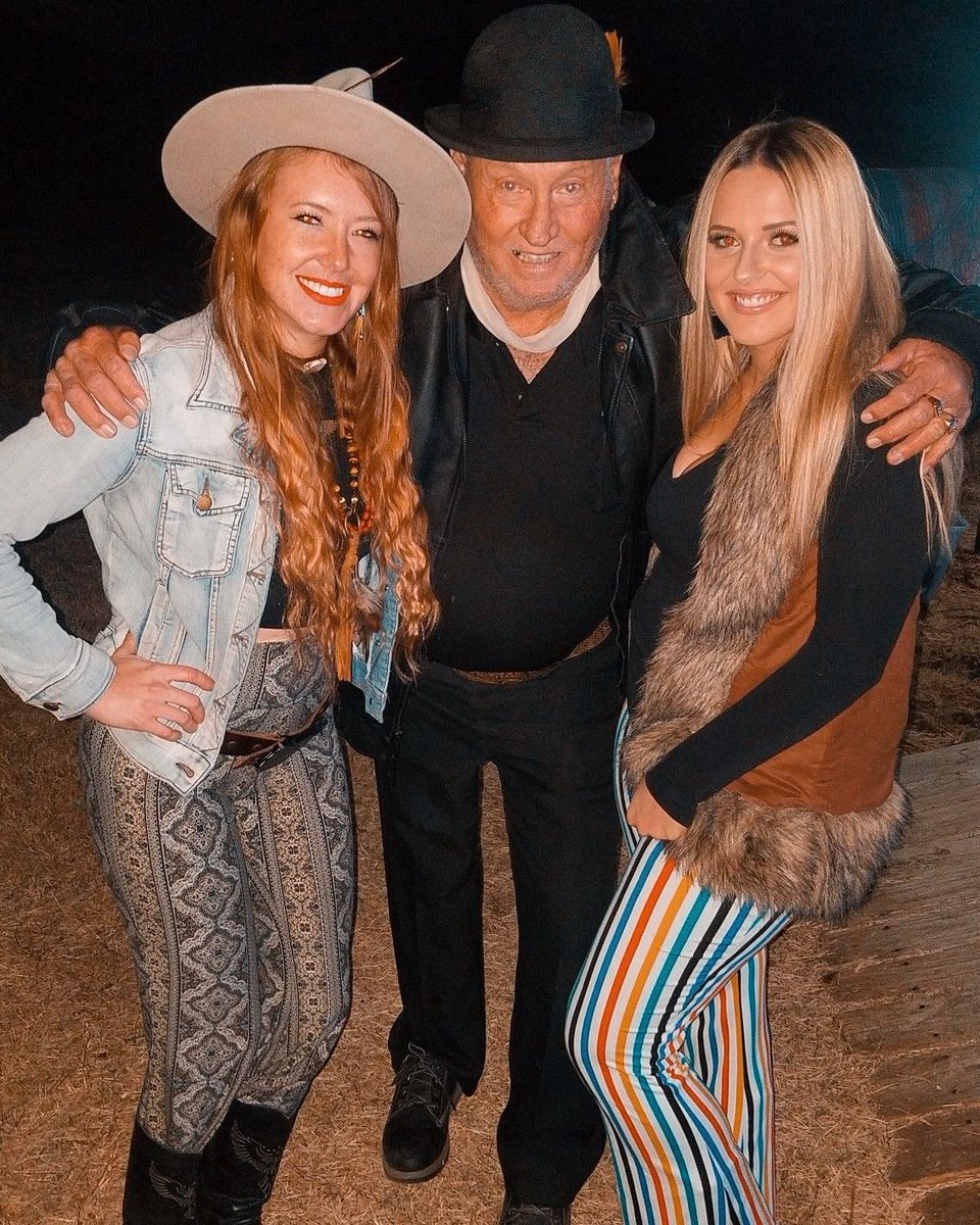 amelia_presley's tweet photo. β₯ Did I mention I met #TheTexasSnakeMan?? β₯
β³ Jewelry: @TexasSilverRush
π: #EZra Fest Hangover Dance #MayTX
@AnimalPlanet #ScottHayley #AriellHutchins https://t.co/WBPLHPDBcv