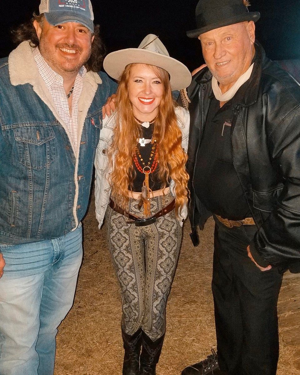 amelia_presley's tweet photo. β₯ Did I mention I met #TheTexasSnakeMan?? β₯
β³ Jewelry: @TexasSilverRush
π: #EZra Fest Hangover Dance #MayTX
@AnimalPlanet #ScottHayley #AriellHutchins https://t.co/WBPLHPDBcv