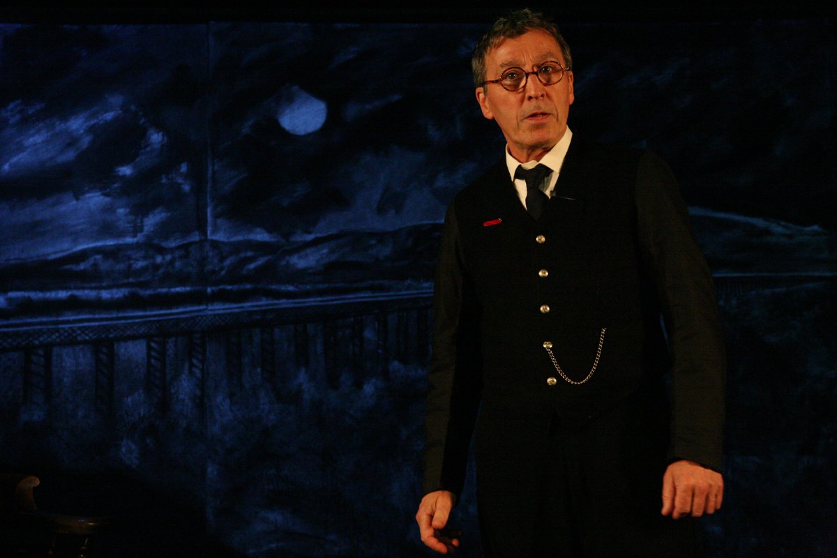 PlayPiePint's tweet photo. The Signalman wins big at the 2020 @catsawards🏆
Best Male Performance (Tom McGovern), Best New Play (Peter Arnott) and Best Production and is nominated in Best Director (Ken Alexander)
Huge congratulations to the team!
#CATS2020 @traversetheatre
https://t.co/F8u5qHsdue https://t.co/5aJesWaPpM