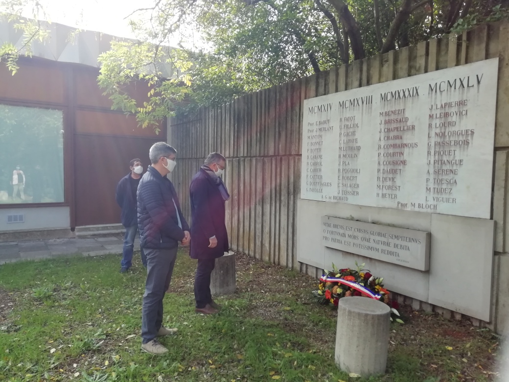 univpaulvalery's tweet photo. Hommage aux membres de notre Université tombés durant la #GrandeGuerre dans un campus @univpaulvalery soumis au confinement.
#PatrickGilli #11Novembre @sup_recherche @acmontpellier @RA_Occitanie https://t.co/0wvx9cCelV