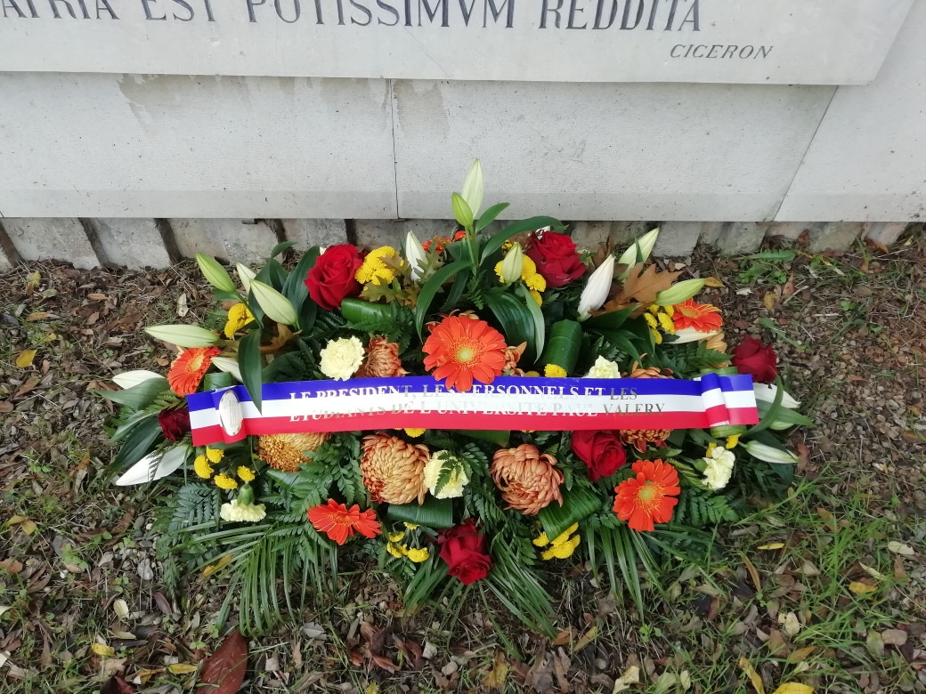 univpaulvalery's tweet photo. Hommage aux membres de notre Université tombés durant la #GrandeGuerre dans un campus @univpaulvalery soumis au confinement.
#PatrickGilli #11Novembre @sup_recherche @acmontpellier @RA_Occitanie https://t.co/0wvx9cCelV