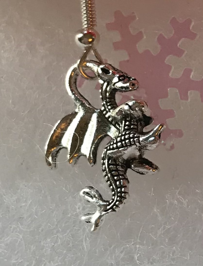 sianmariecurtis's tweet photo. @ThinkSmallUK hello! I make one of a kind bracelets! I’ve also lots of affordable earrings. Great as stocking fillers and for filling advent calendars. Free postage in the U.K. and free organza gift bag and a blank tag https://t.co/zLq6DBfYRH https://t.co/DueGqRznaN