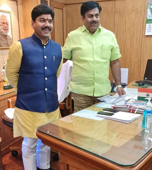 kptripathibjp's tweet photo. मध्यप्रदेश विधानसभा के प्रोटेम स्पीकर एवं भोपाल (हुजूर) विधानसभा क्षेत्र के लोकप्रिय विधायक मा० @rameshwar4111 जी से विधानसभा भवन पहुँचकर शिष्टाचार भेंट कर उपचुनावों में भाजपा को मिली ऐतिहासिक विजय की बधाई दी। https://t.co/r7WuomQulB