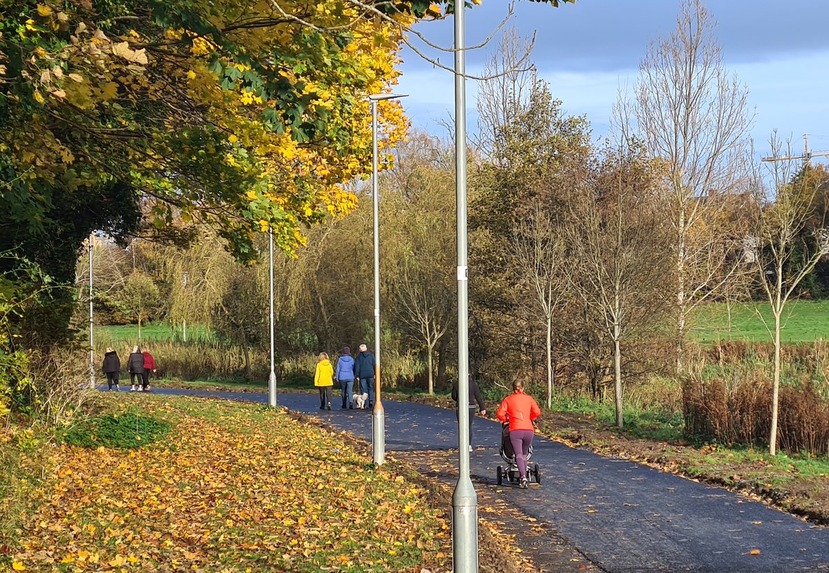 dlrcc's tweet photo. Plenty of people out in their 5k in Kilbogget Park this morning! Our Parks teams are currently undertaking path widening &amp; improvement works in this park &amp; others to make space for everybody. 🚶🏻‍♀️👨🏼‍🦽🚶🏽‍♂️

(P.S. near tree roots we use a 'no dig' method 🌳🍂 )

#LiveableSpace
#Parks https://t.co/CSNf2vNuae