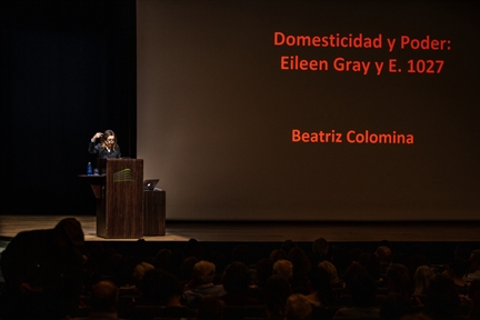 veredes's tweet photo. Pioneras de la arquitectura. La obsesión de Le Corbusier con E.1027 | Beatriz Colomina #conferencia #EileenGray #juevesdearquitectura @PriceofDesire_ #EileenGrayProject @orla_brady @fundacionmarch https://t.co/2FeWXroNPy https://t.co/MdtAkIn8c1