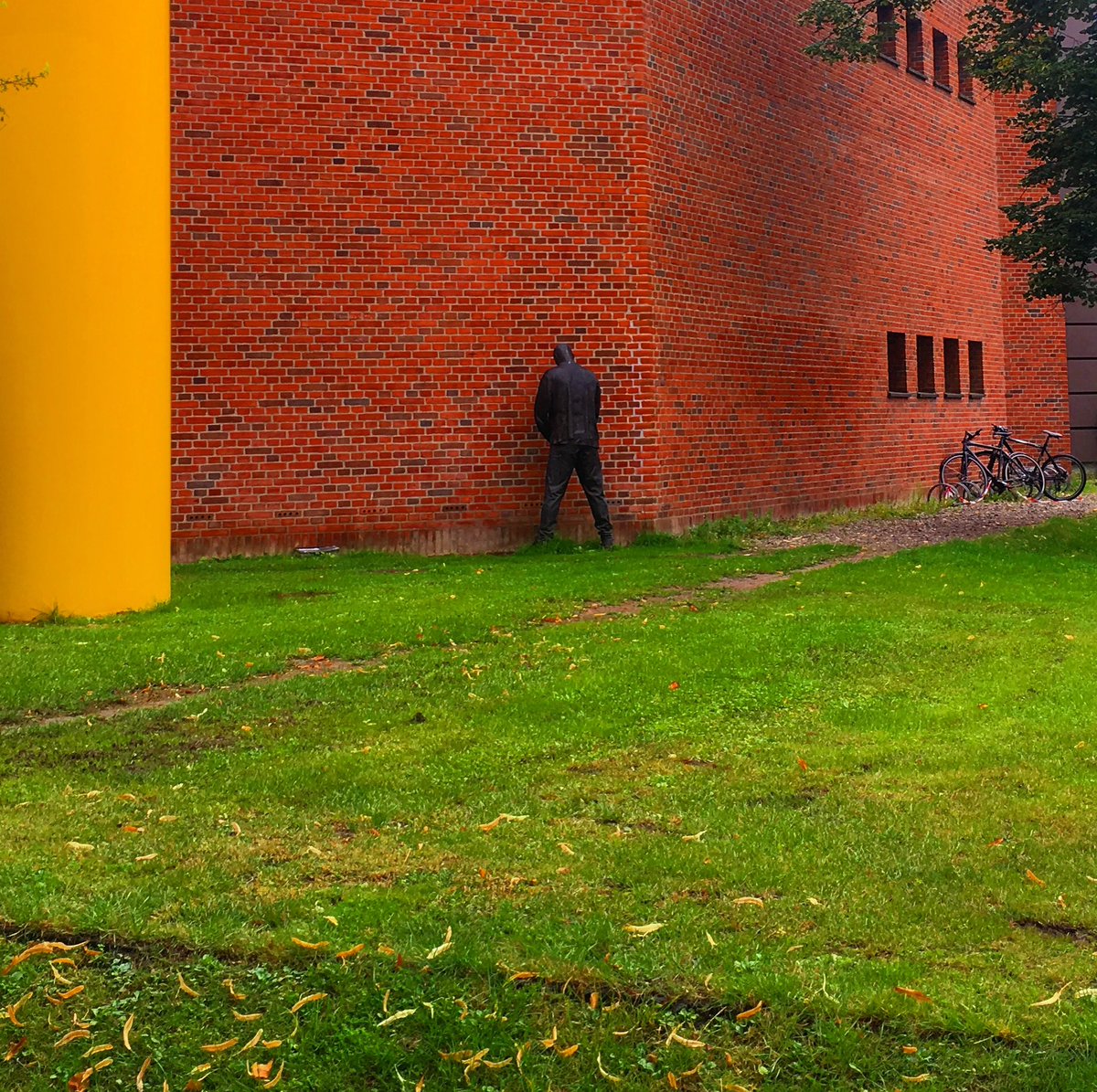 nightpixdybdal's tweet photo. Copenhagen: Sculpture by Claus Carstensen. #denmark #danmark #copenhagen #københavn #kopenhagen #copenhague #nightpixdybdal #martindybdal #nightandshadow #sculpture #panum #clauscarstensen https://t.co/2ShwWwOQ0K