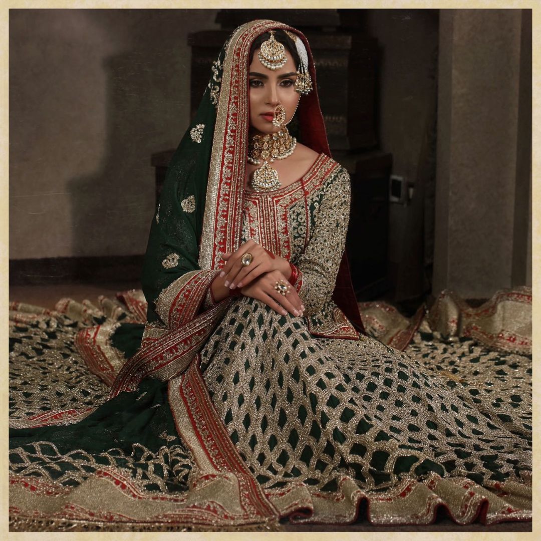 MediaSpringPk's tweet photo. #NimraKhan adorns #divanipakistan signature fishscale lehenga.
Old world glamour and timeless heritage finds home in this signature Diva’ni fishscale masterpiece. https://t.co/DDvwE63W5Z