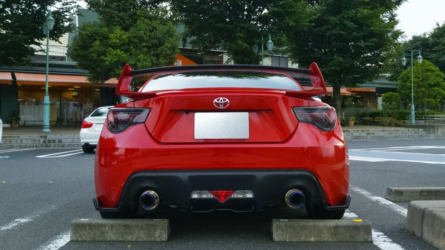 悠騎 11 14エアあんこう 愛車のリアスポイラー リアウイングをみてほしい Rowenリアウイング 小ぶりだけど存在感のあるデザインが素敵 ハイマウントを移設しないと車検に通らないのが難点w T Co 398eqf73wz Twitter