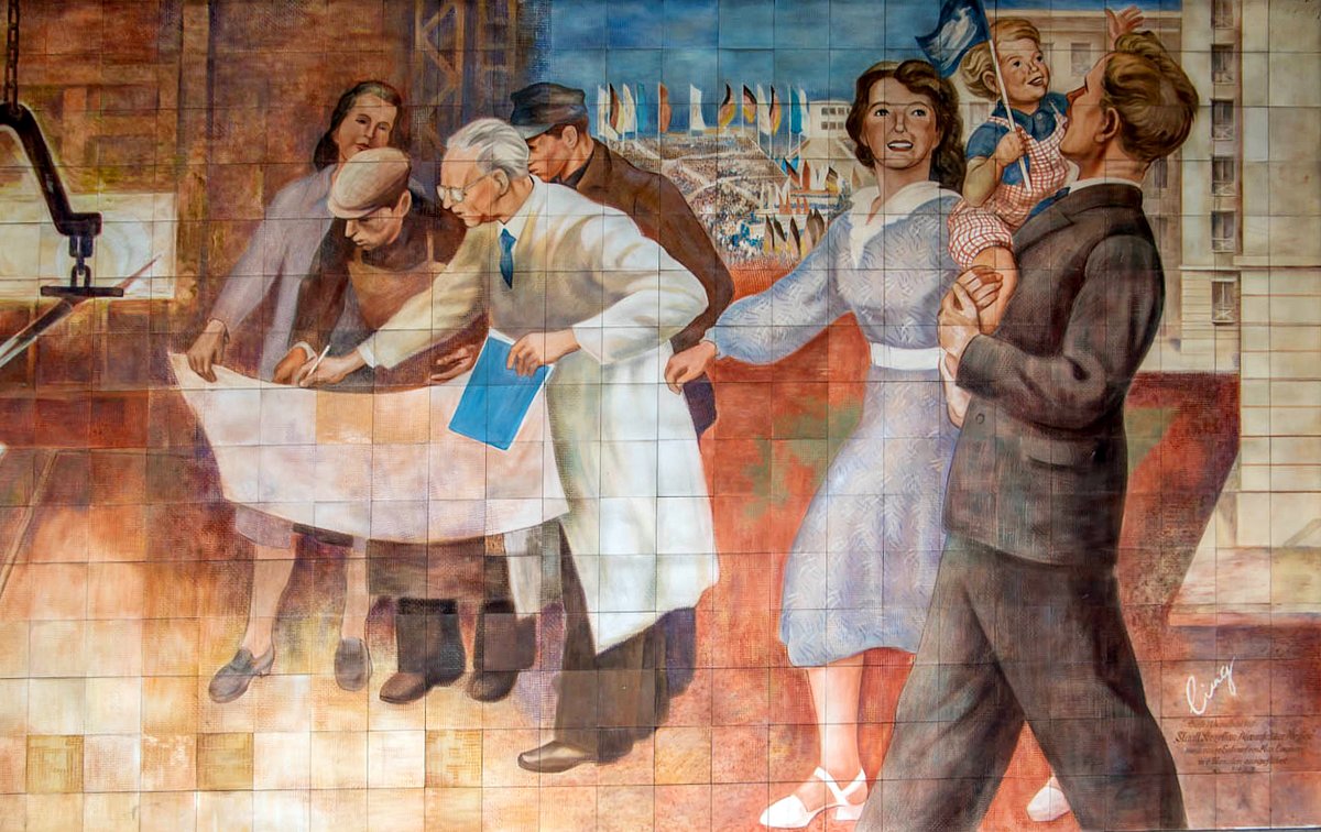 This mural replaced Arnold Waldschmidt's Soldier Frieze depicting Wehrmacht soldiers marching East. Via Museum der 1000 Orte.