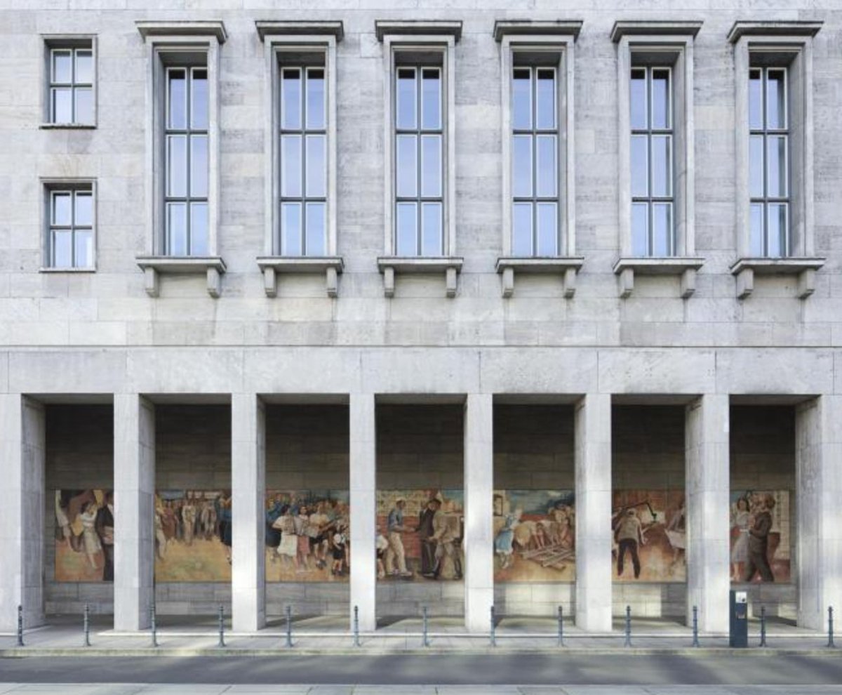 This mural replaced Arnold Waldschmidt's Soldier Frieze depicting Wehrmacht soldiers marching East. Via Museum der 1000 Orte.