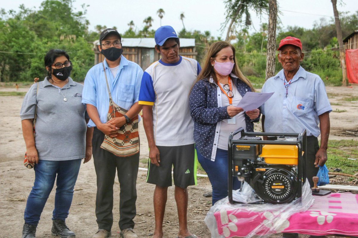 mopcparaguay's tweet photo. Honramos el compromiso asumido con la Comunidad Ayorea Doo Jobie cumpliendo con la entrega de equipos fundamentales para el mejoramiento de sistema de provisión de agua, parte del Plan para Pueblos Indígenas de la construcción de la #RutaBioceánica 🛣️ https://t.co/9vaH9rFlyU