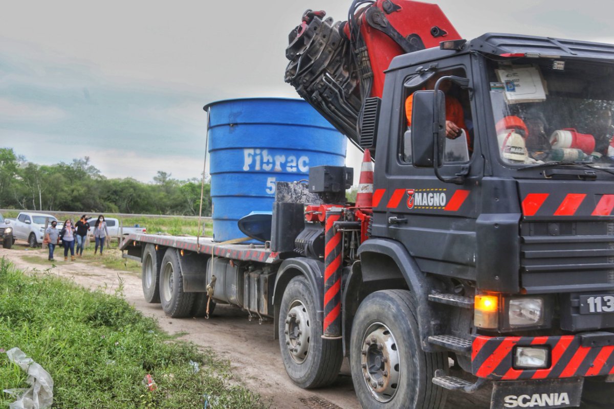 mopcparaguay's tweet photo. Honramos el compromiso asumido con la Comunidad Ayorea Doo Jobie cumpliendo con la entrega de equipos fundamentales para el mejoramiento de sistema de provisión de agua, parte del Plan para Pueblos Indígenas de la construcción de la #RutaBioceánica 🛣️ https://t.co/9vaH9rFlyU