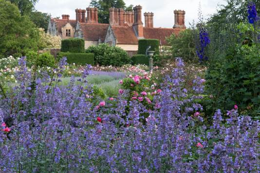 Destination UK Mag tweet media