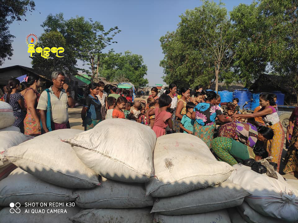 Tatmadaw takes away 500 rice-bags from Mrauk-U refugee camp 
narinjara.com/news/detail/5f…