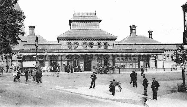 Another #ThrowbackThursday! Here's an image of Eastbourne Station before March 1906. #SussexHour

Source : disused-stations.org.uk