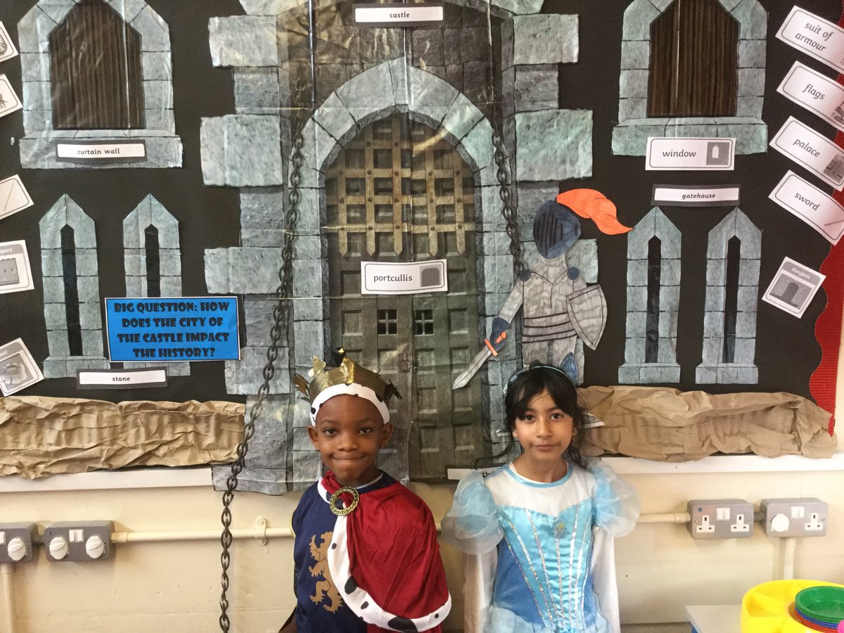 AdderleySchool's tweet photo. Year 2 are having a very royal day to celebrate their new topic @cornerstones #TowersTunnelsTurrets 🏰 @BCCEducation @BirminghamEdu #engageday https://t.co/z1AamY3afk