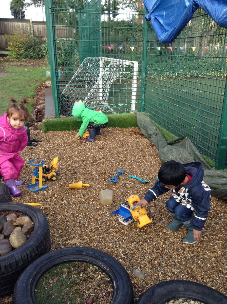 RanelaghPri's tweet photo. Children in EYFS would like to say a big Thank You to @silverton1996 Ipswich branch for our gravel. We are having lots of fun digging, filling, tipping, pouring and emptying! https://t.co/J0mBKjzleo